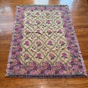 Floral rose tapestry throw blanket with a beautiful floral